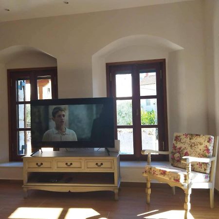 Tsolakis Luxury House Villa Leonídion Exterior foto